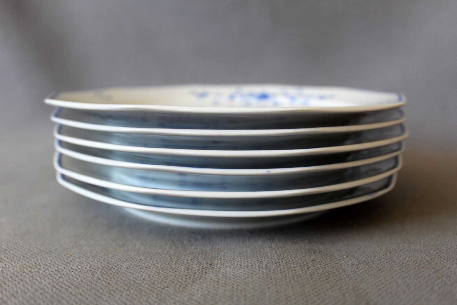 photo buy Set van 6 handgeschilderde porseleinen gebaksbordjes, Frans Moustiers blauw-wit vogeldesign op Duits Winterling Bavaria Marktleuthen-porselein