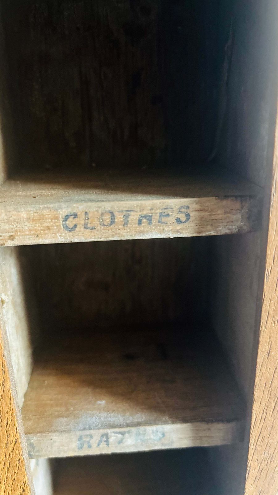 photo furniture Antiek handgemaakt groot spaarpotje