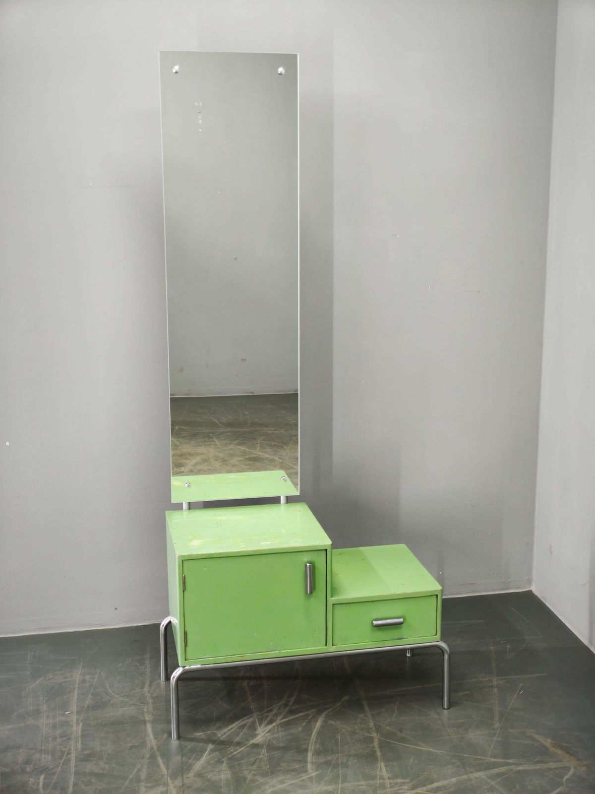Bauhaus Tsjechische groene kaptafel met spiegel en chromen frame, 1930 photo furniture