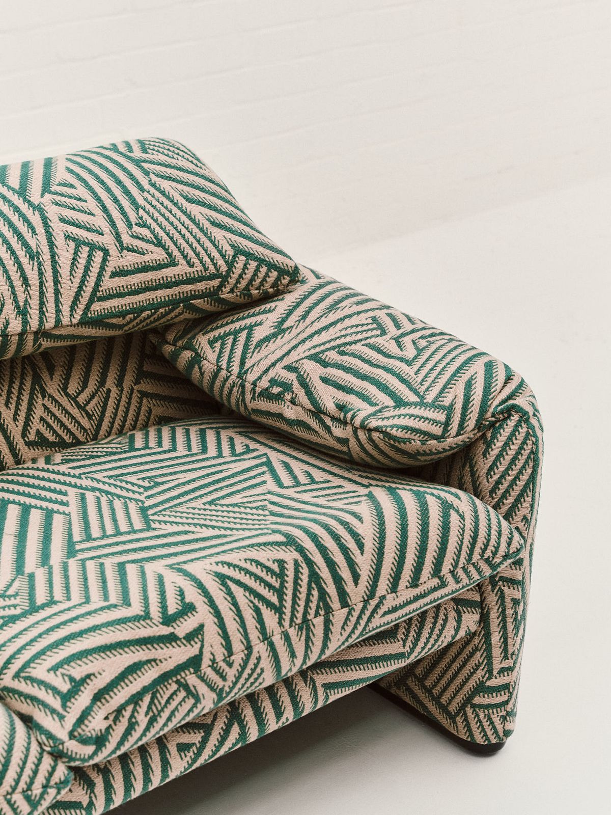 Cassina Maralunga 2 Seater Sofa In Liberty's Shadow Stripe Weave In Amalfi photo for sale