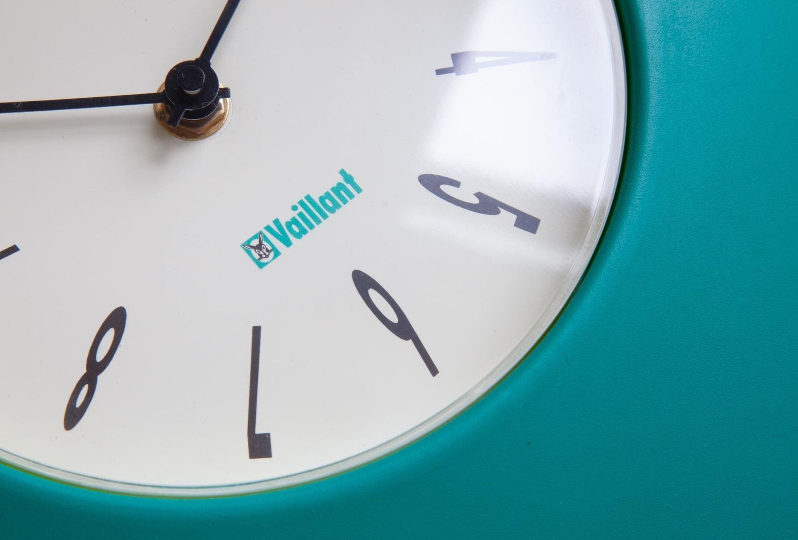 Postmodern wandklok Vaillant Duitsland jaren 80–90 Memphis-era Panton Space Age batterij turquoise groot photo 205.0