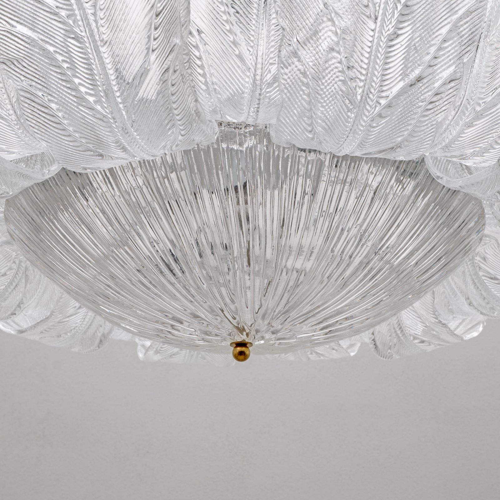 Grote Italiaanse plafondlamp met Murano-glazen bladeren photo vinterior