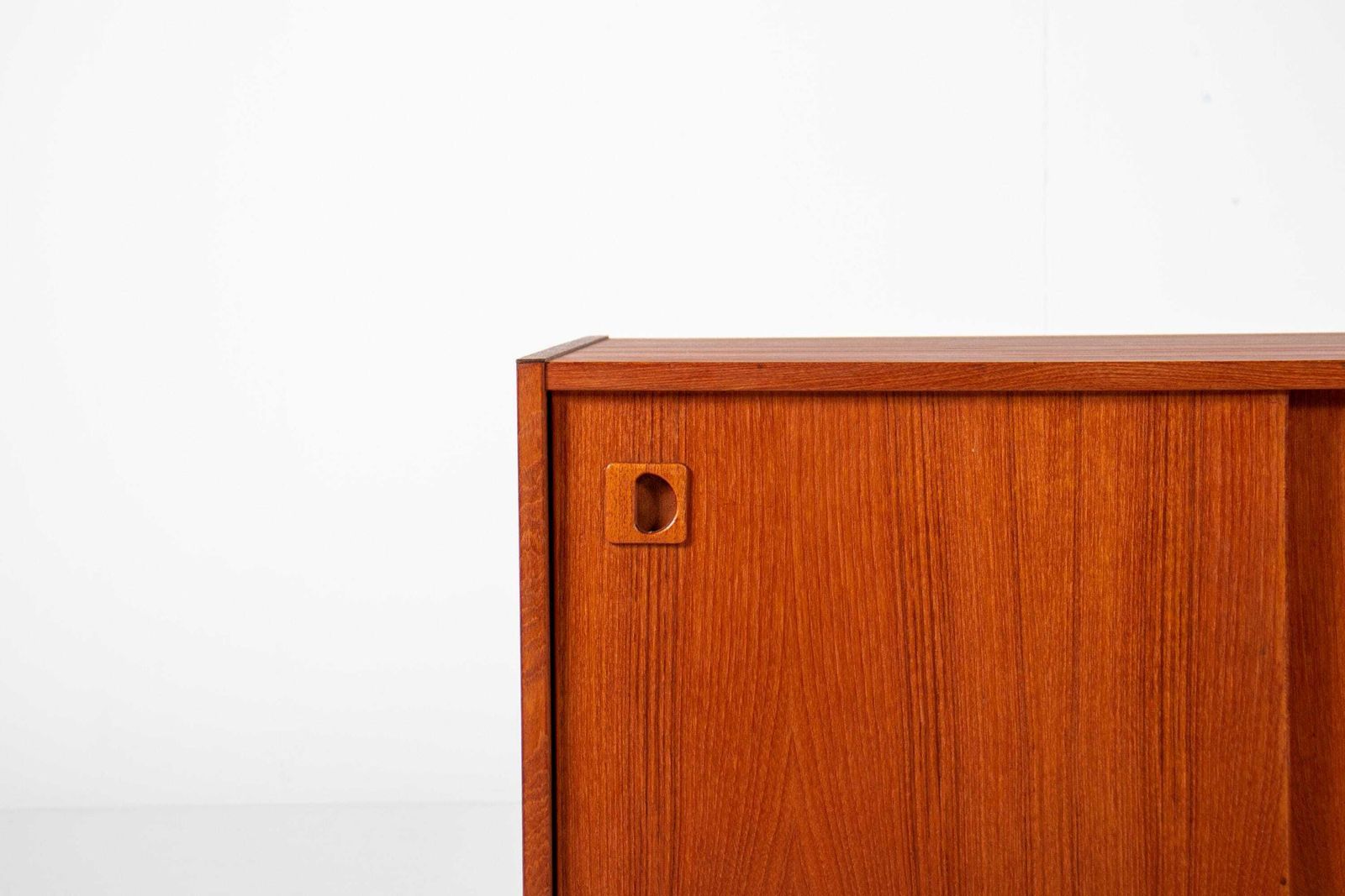 Deens mid-century teakhouten dressoir met schuifdeuren - jaren 1960 photo Meubels