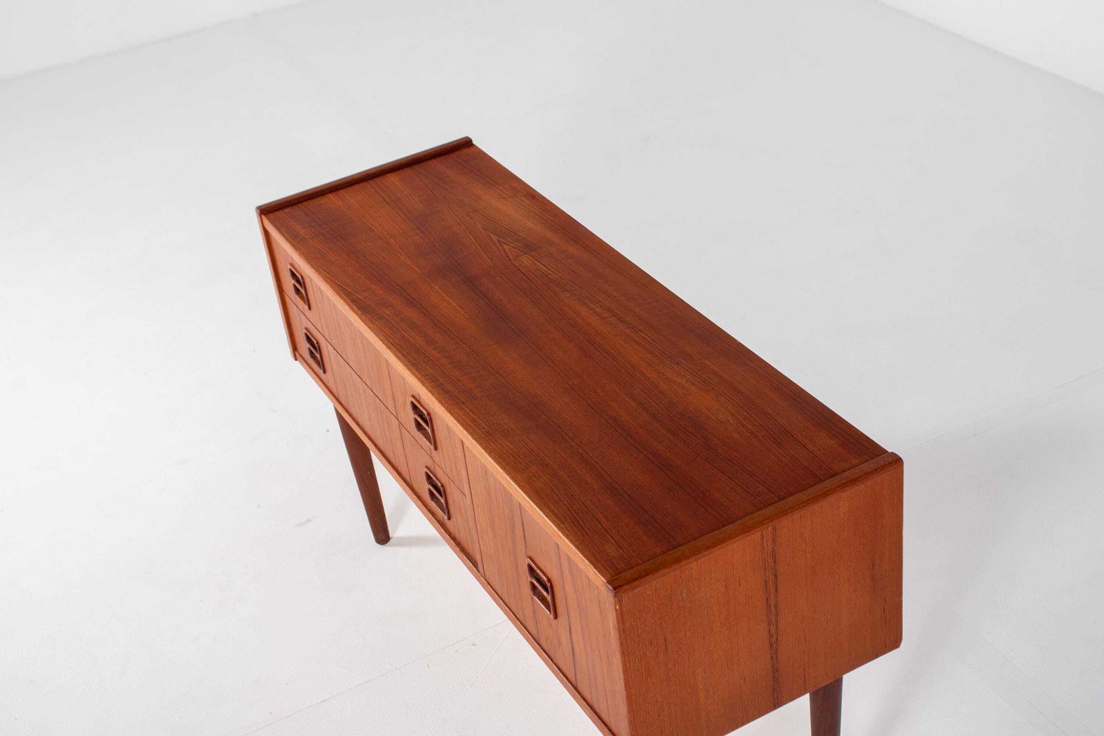 photo for sale Mid-Century Modern Deens teakhouten dressoir, ladekast, jaren 1960