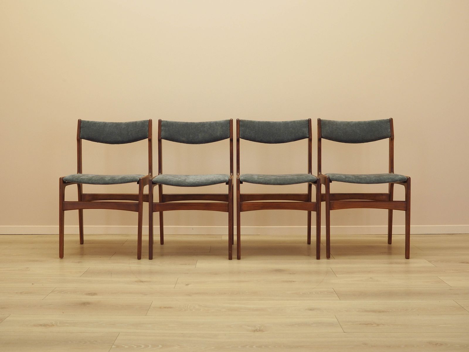 Set van vier teakhouten stoelen, Deens design, jaren 1970, gemaakt in Denemarken photo furniture