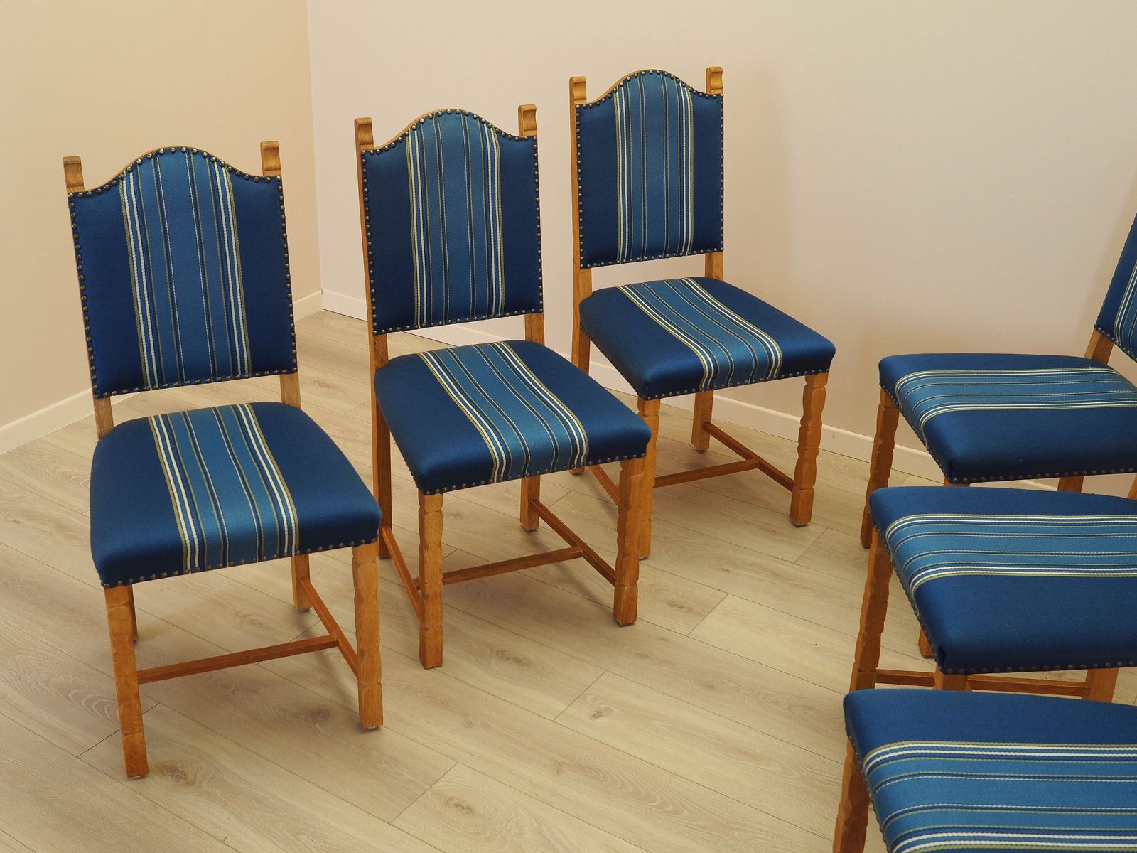 Set van zes eiken stoelen, Deens design, jaren 1960, ontwerper: Henning Kjærnulf photo Meubels
