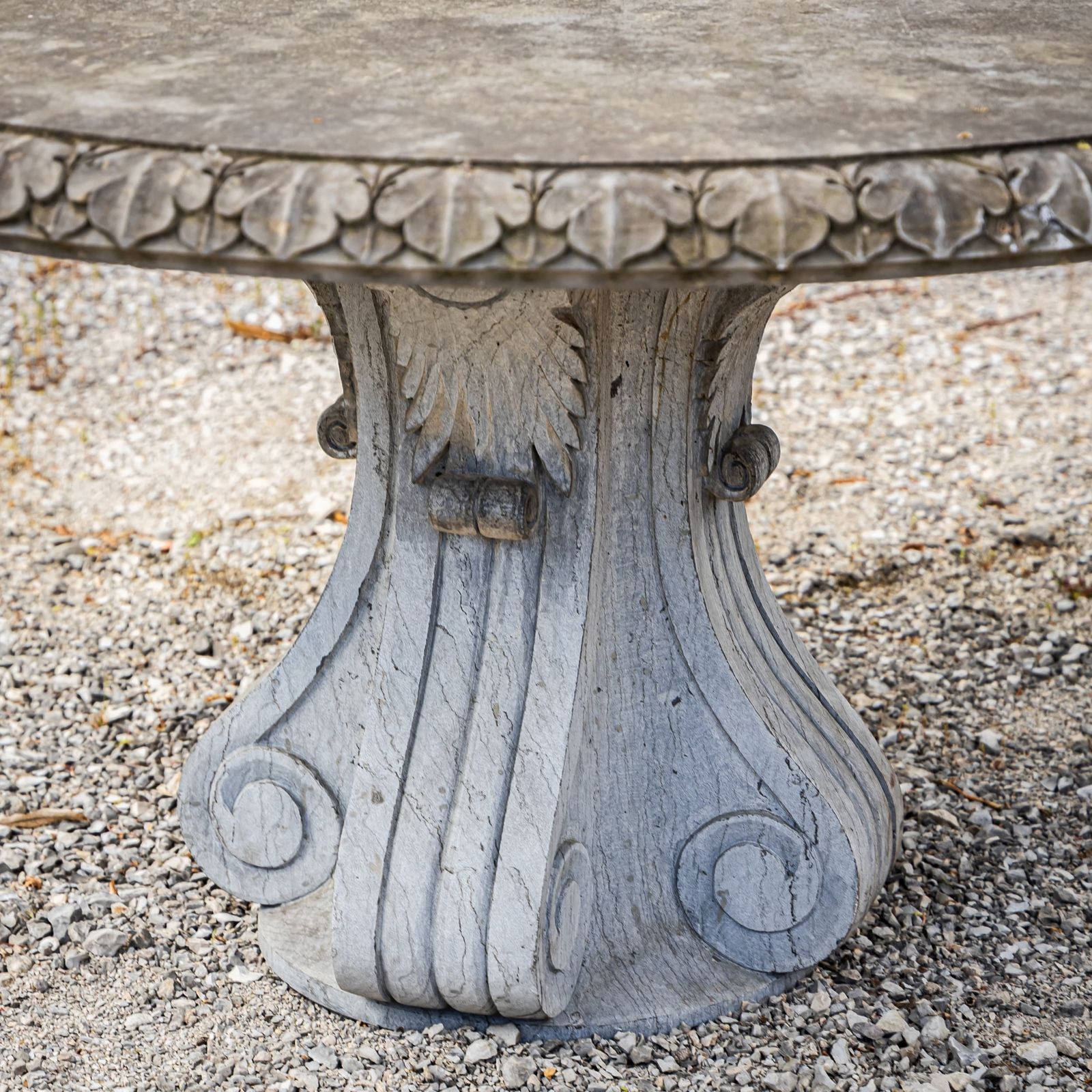 Tuintafel in natuursteen, 21e eeuw photo for sale