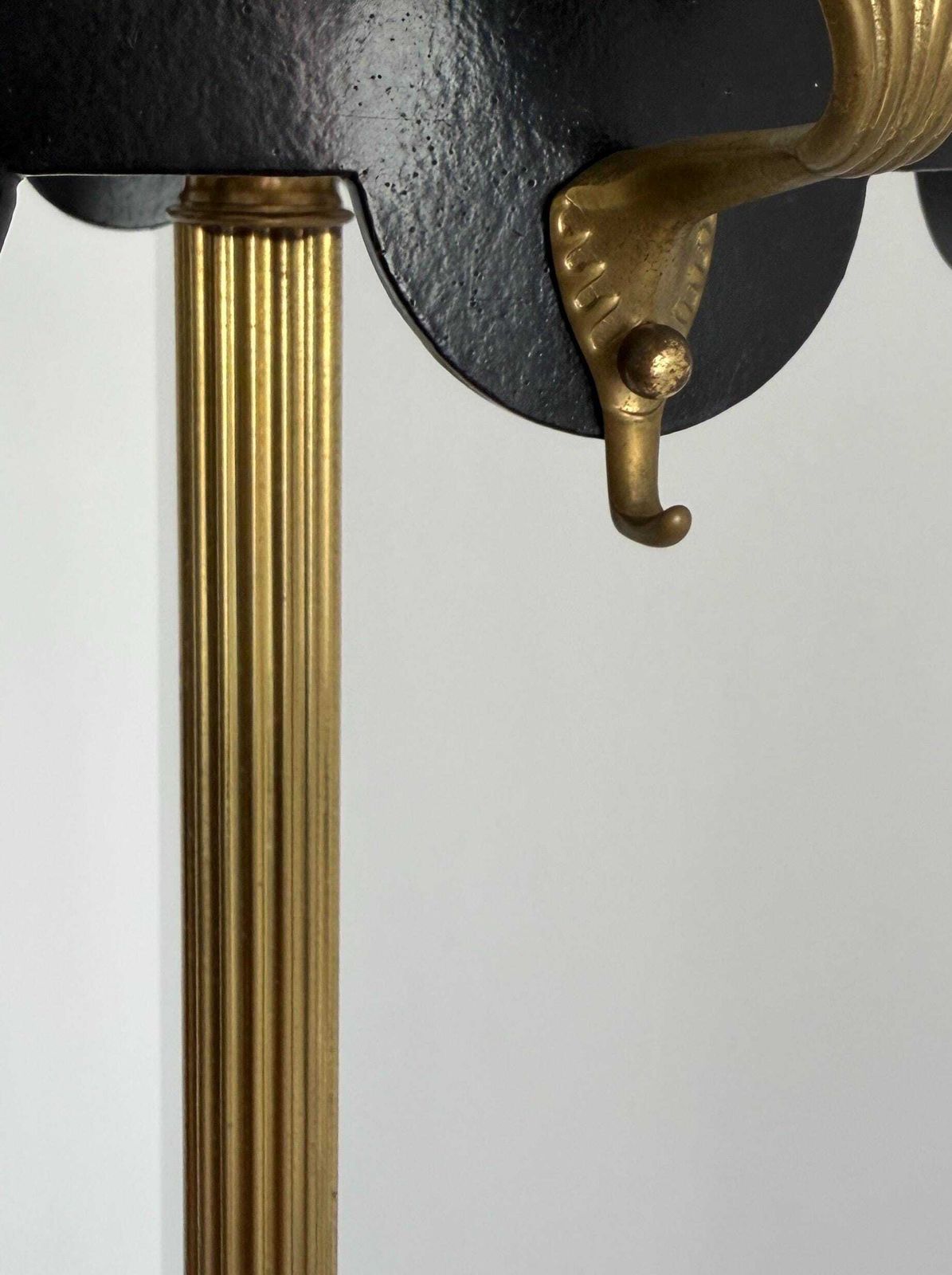 Vintage Italiaanse kapstok van messing en zwart metaal – sculpturaal halmeubel, Hollywood Regency, mid-century, jaren 1950 photo vinterior