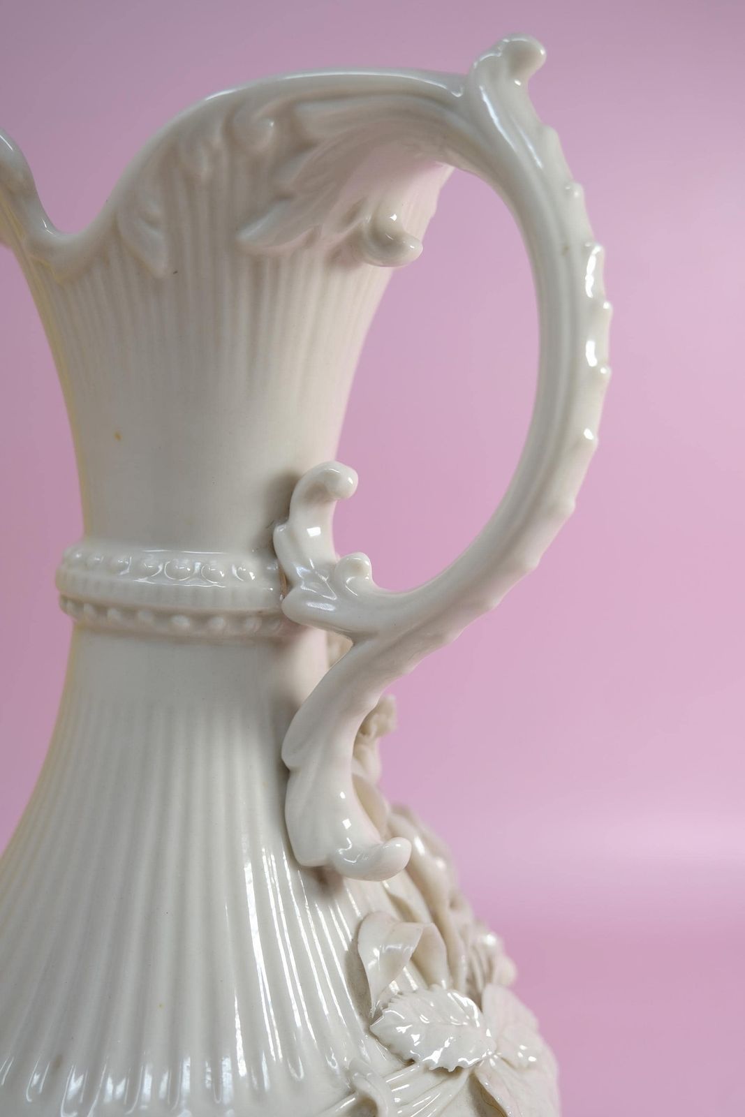 Belleek Keramieken Ewer met Bloemreliëf photo 50.0