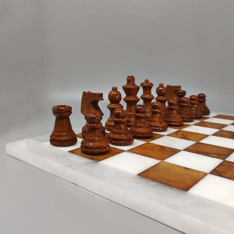 Jeu d'échecs en albâtre de Volterra brun et blanc, fait main, Italie, années 1970 photo Décoration