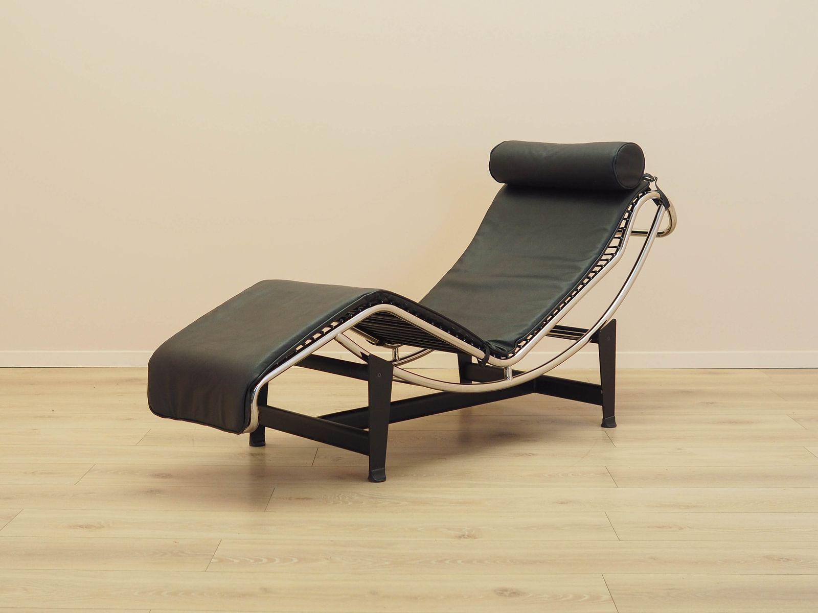 Méridienne en cuir, style Lc4, années 1980, fabriquée en Italie photo furniture