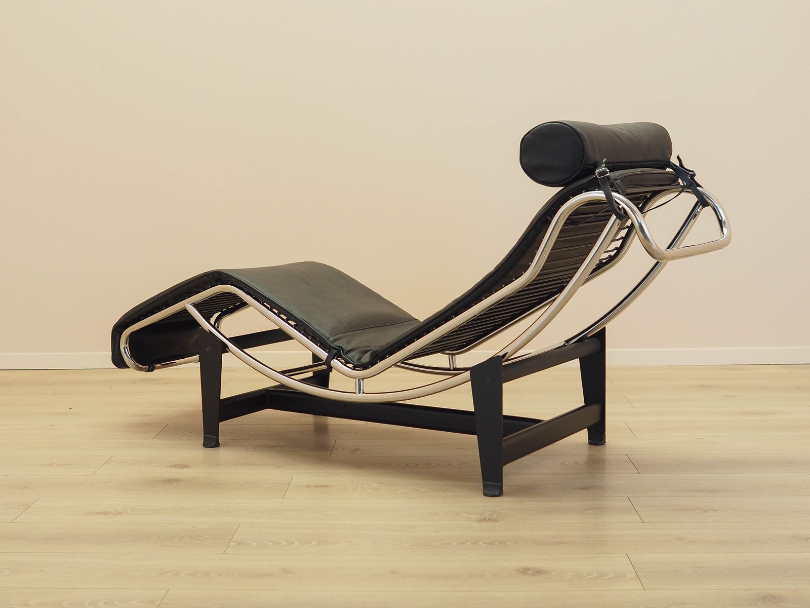 Leren chaise longue, LC4-stijl, jaren 1980, Made In Italy photo Meubels