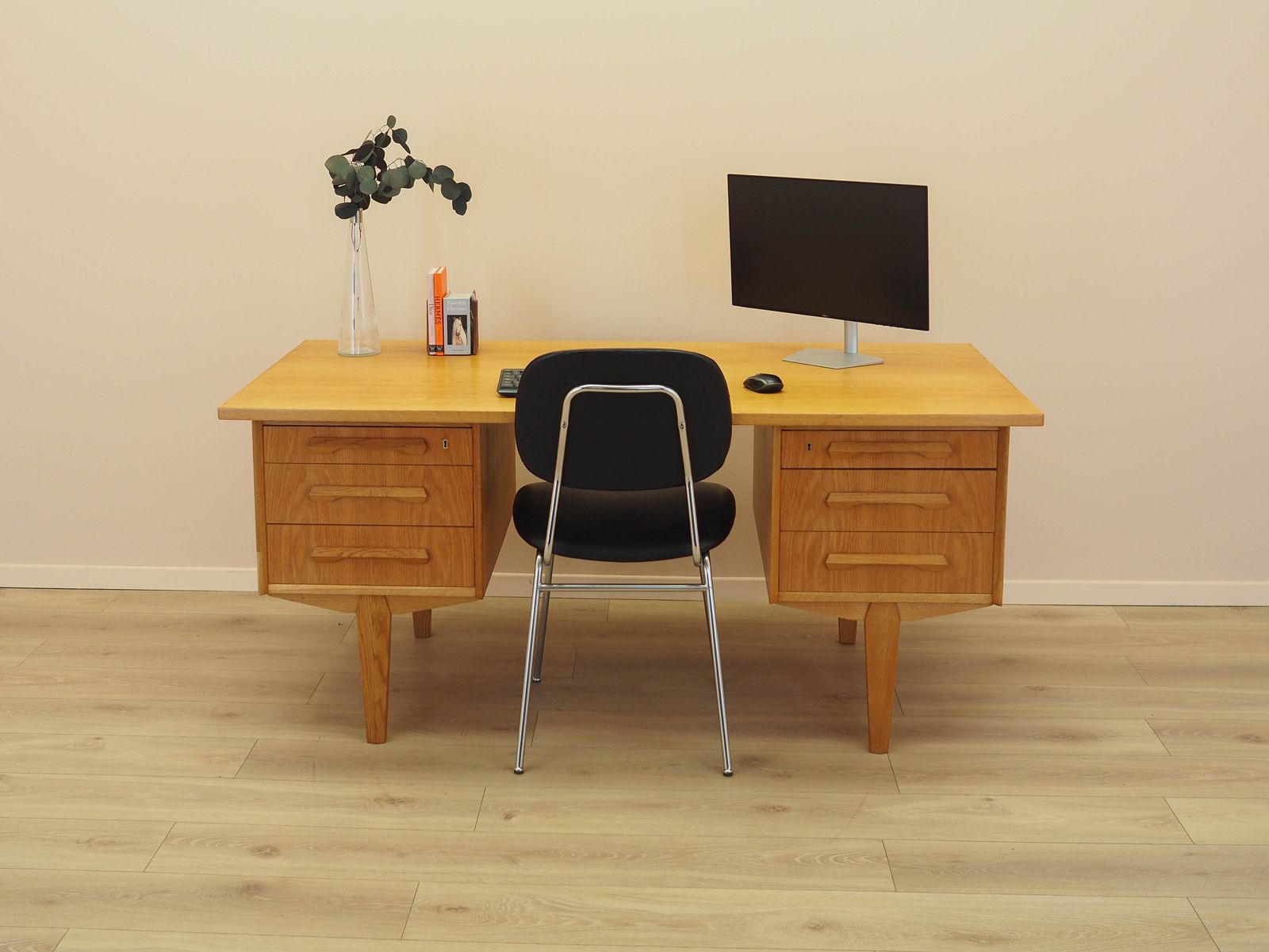 Eiken bureau, Deens design, jaren 1960, ontwerper: Henning Kjærnulf. photo for sale