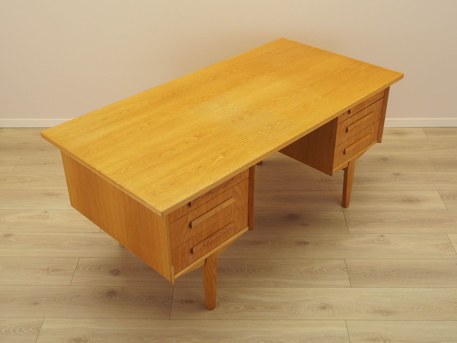 Meubels Eiken bureau, Deens design, jaren 1960, ontwerper: Henning Kjærnulf. photo