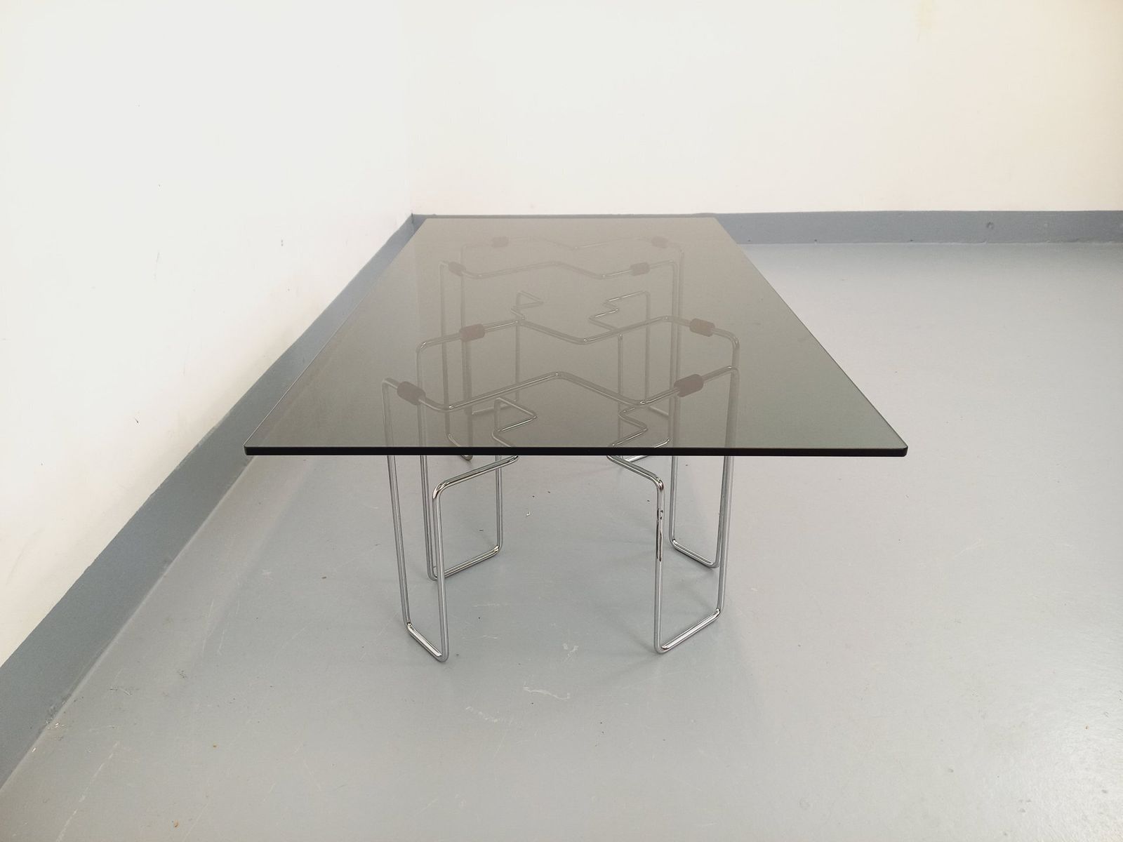 Rechthoekige Space Age salontafel in rookglas en verchroomd metaal photo buy