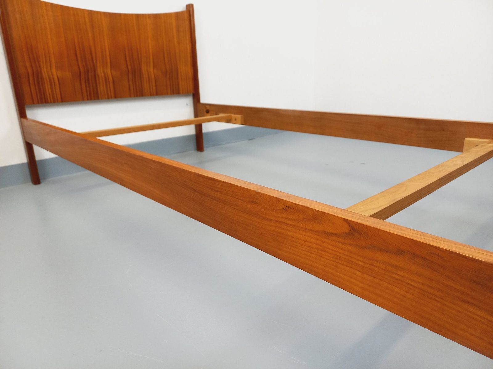 Scandinavisch eenpersoonsledikant in teak photo vintage