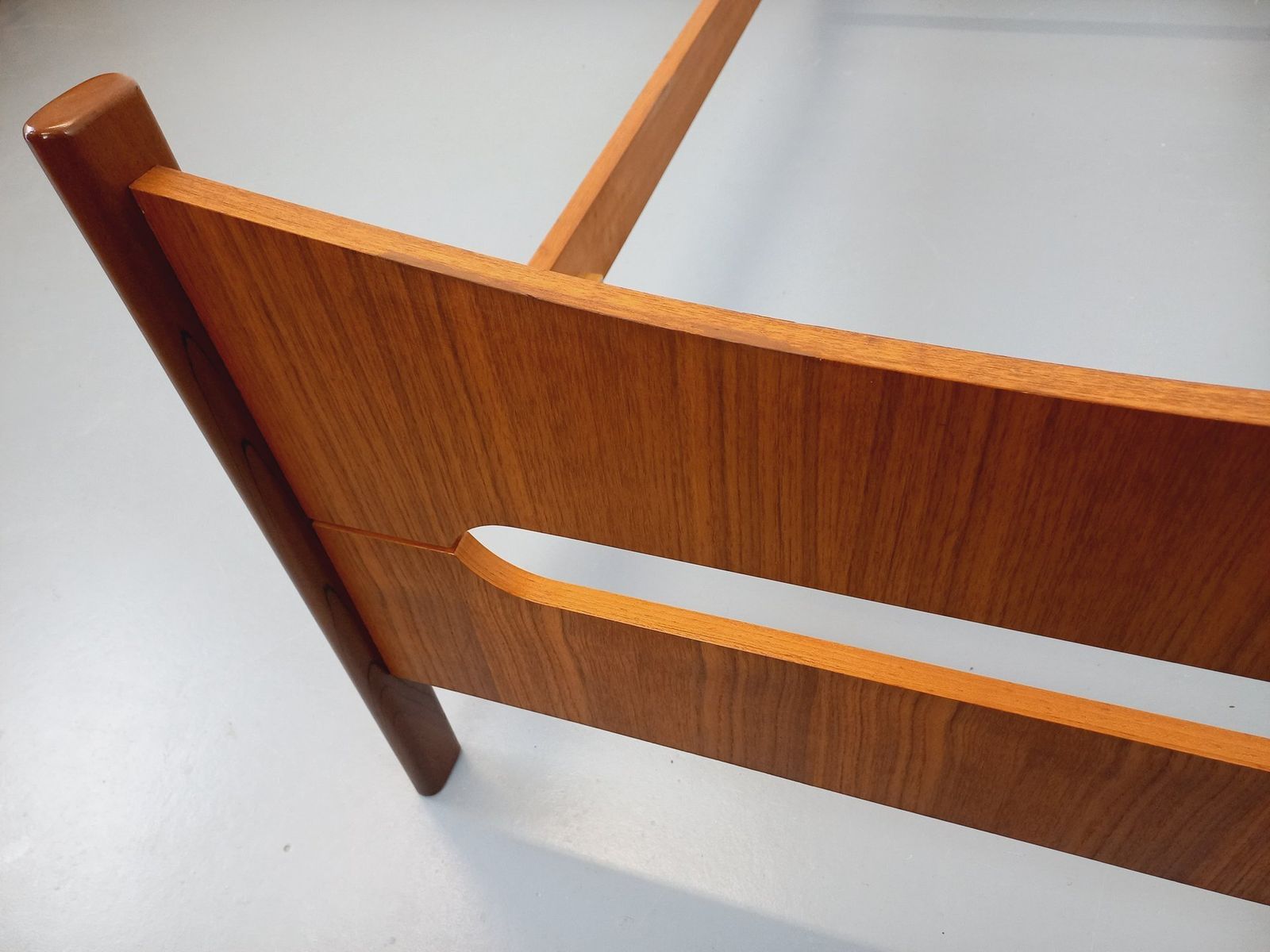 Meubels Scandinavisch eenpersoonsledikant in teak photo