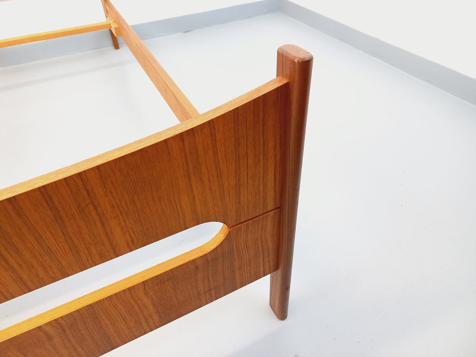 photo buy Scandinavisch eenpersoonsledikant in teak