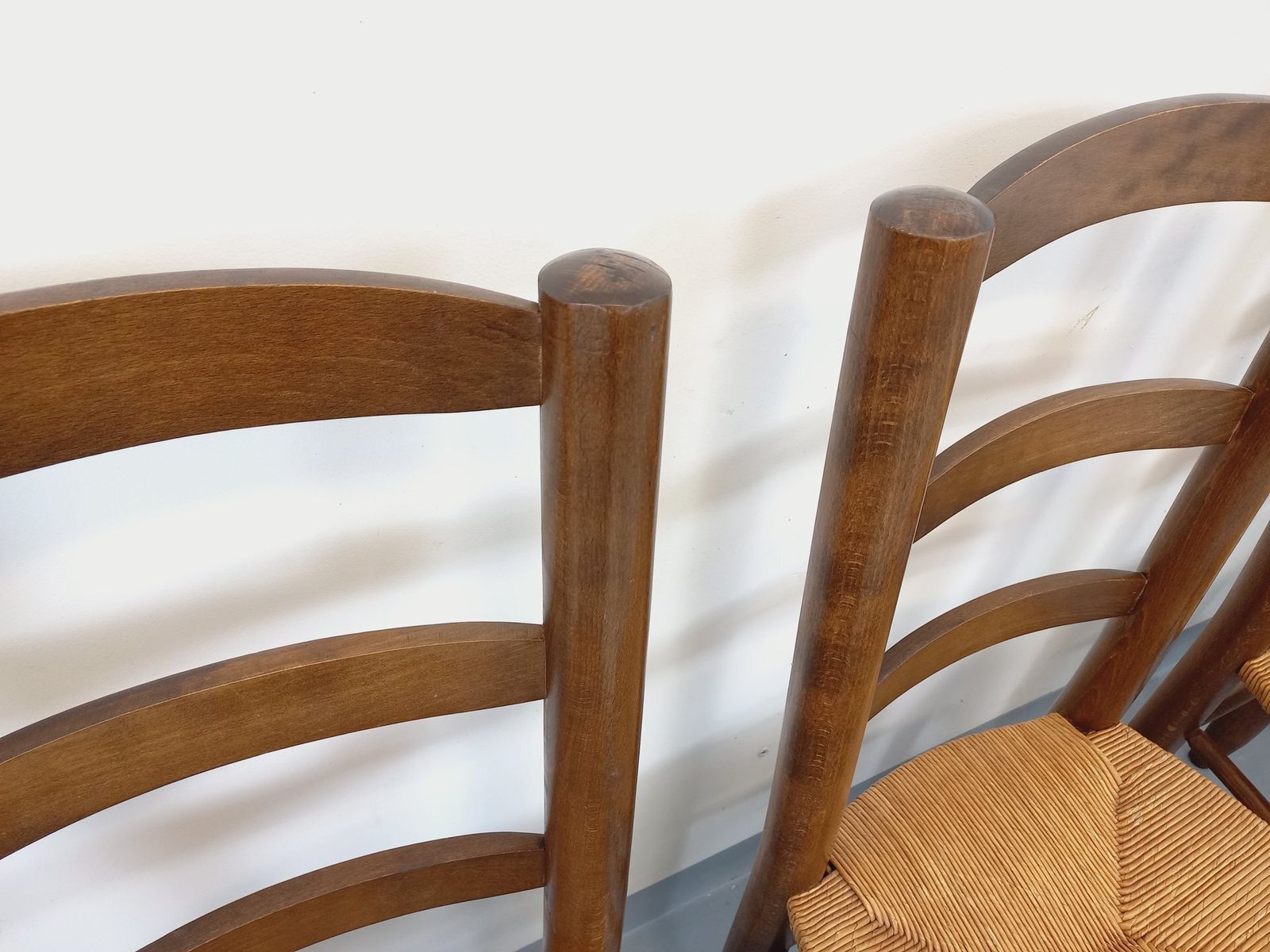 4 Brutalistische Stoelen van Hout en Stro photo buy