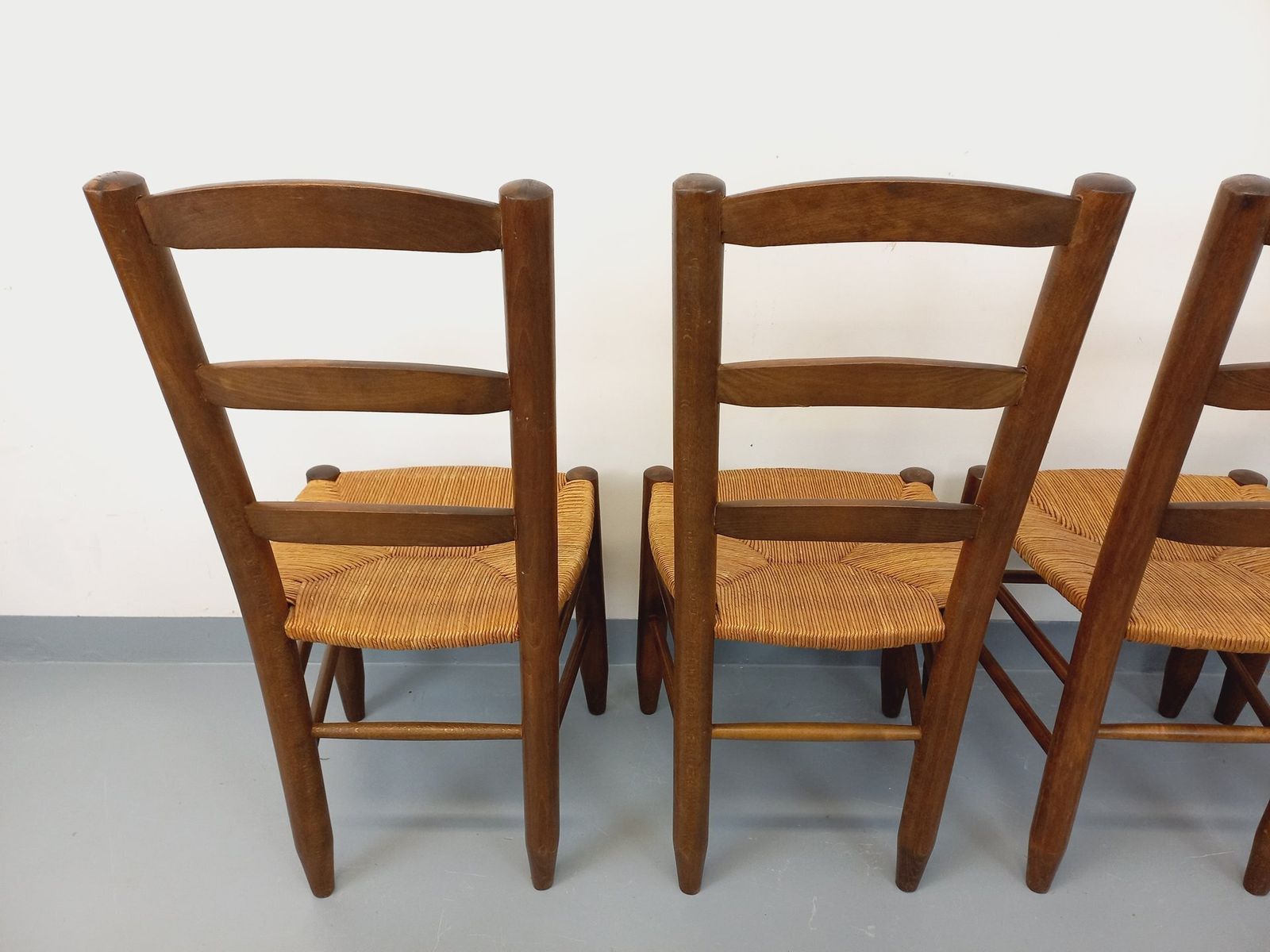 4 Brutalistische Stoelen van Hout en Stro photo vintage