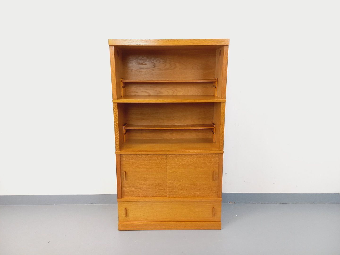 Opbergkast met eikenhouten boekenkast photo furniture