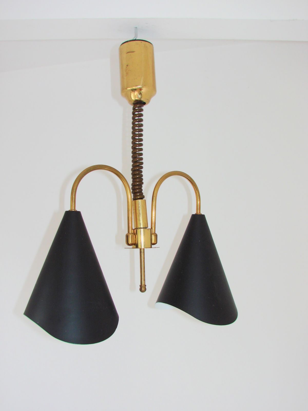 259.0 Mid-Century Modern hanglamp, messing en metaal, jaren 1970. photo