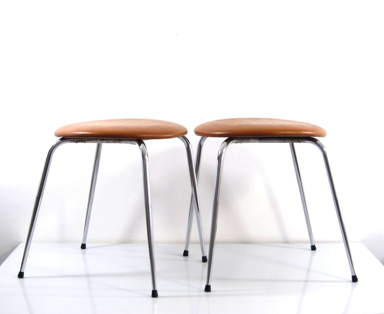 Mid-Century Modern stoelen en krukken van Rudy Verelst voor Novalux, jaren 1960 photo Meubels