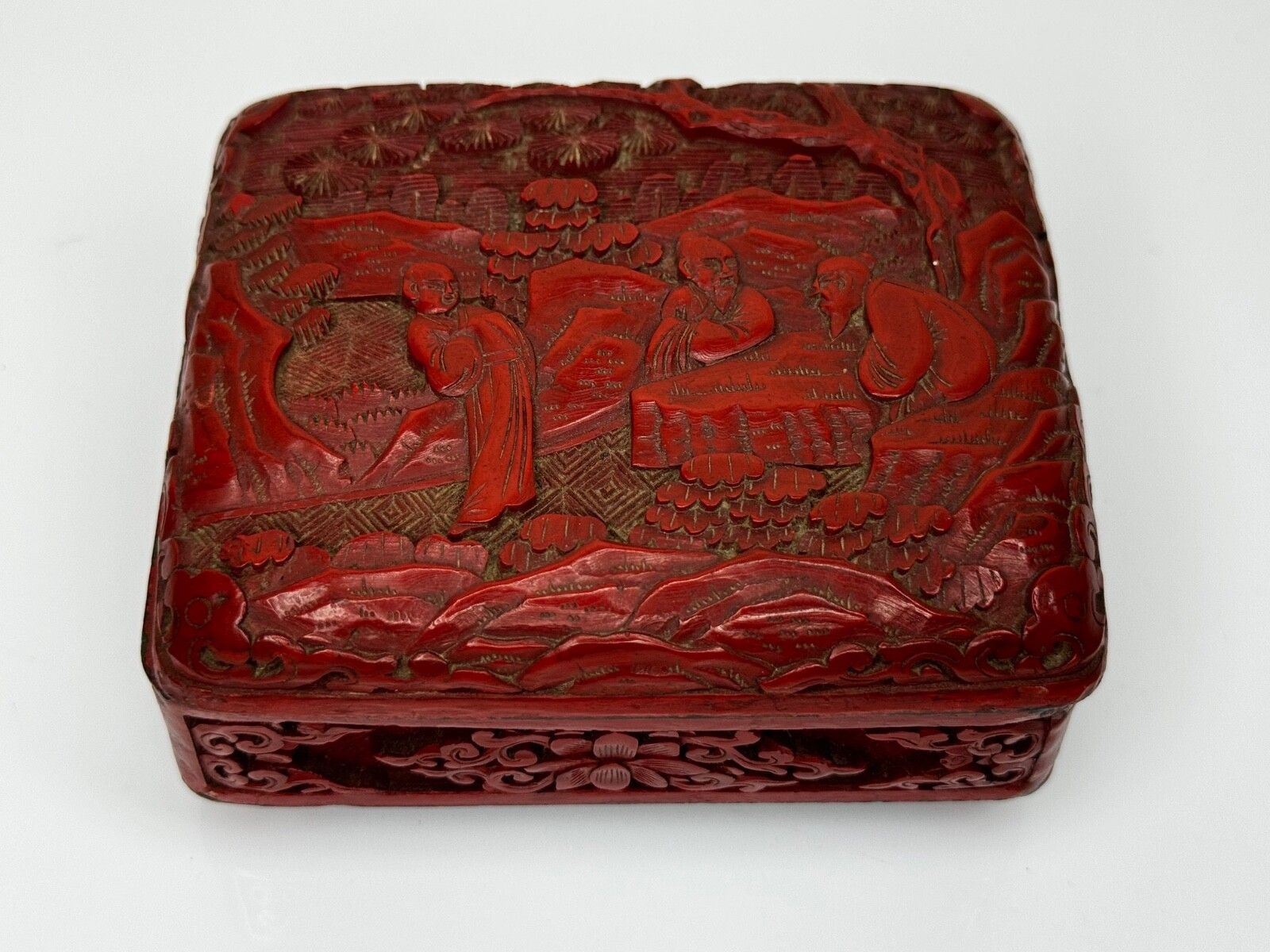 Klein Chinees sieradendoosje, cinnabar gelakt émail, Qing-dynastie, 19e eeuw photo furniture