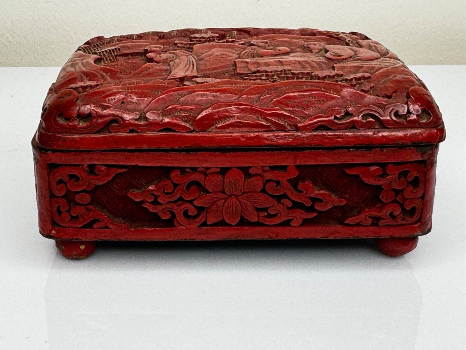 Klein Chinees sieradendoosje, cinnabar gelakt émail, Qing-dynastie, 19e eeuw photo for sale