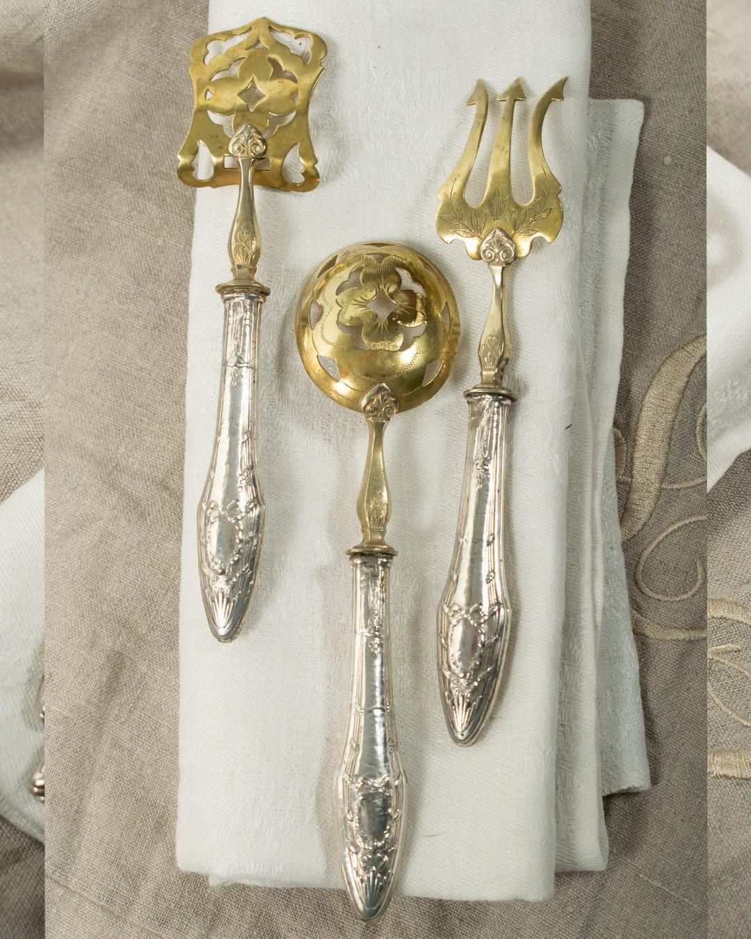 Service de table d'époque Art Nouveau anglais, métal argenté et doré (vers 1900) photo Décoration