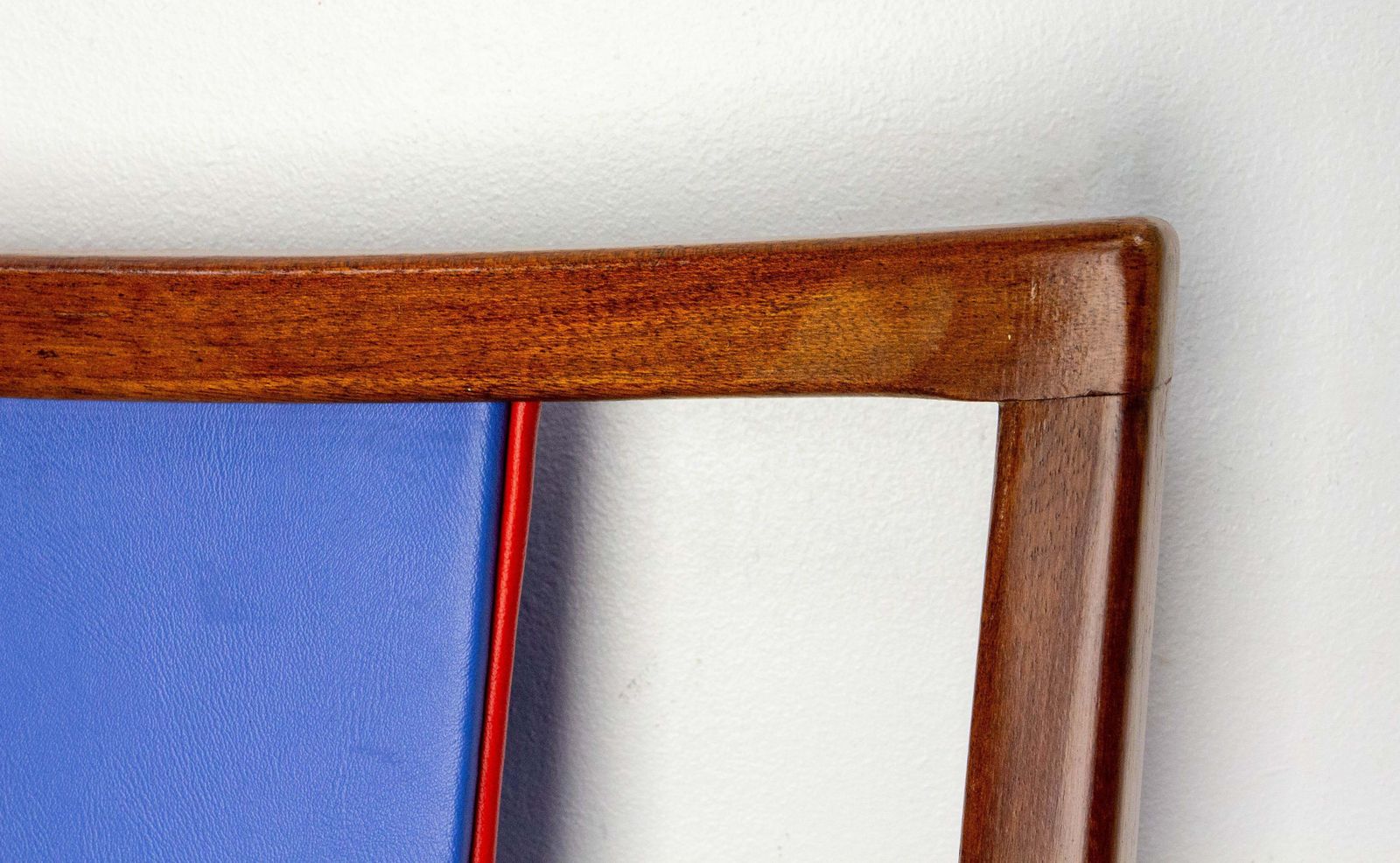 Zes eetkamerstoelen met blauwe bekleding en rode bies – teakhouten frame en skai – mid-century Frans, ca. 1960 photo buy