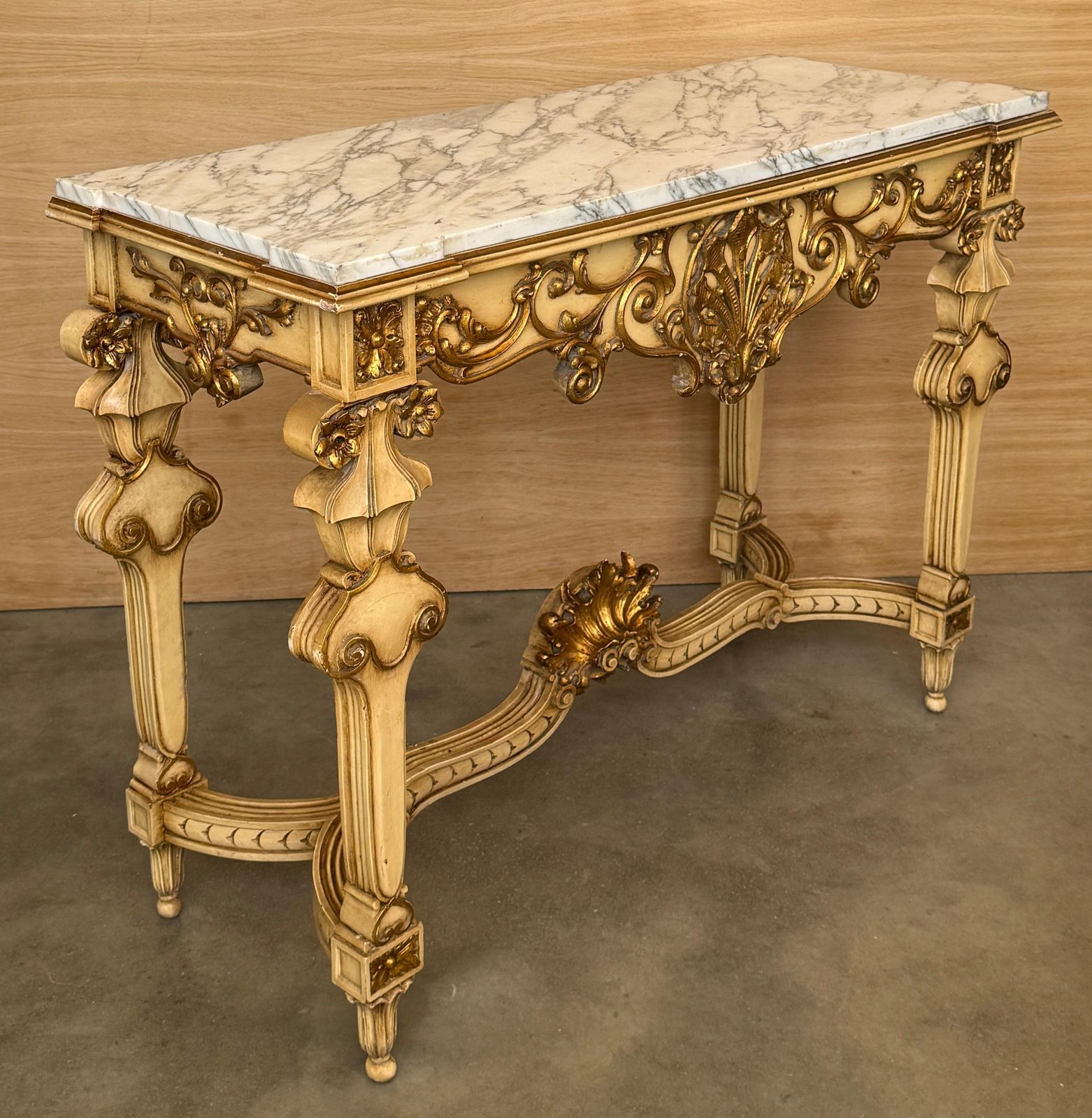 Console Louis XV Rococo, plateau en marbre, avec accents dorés photo vintage