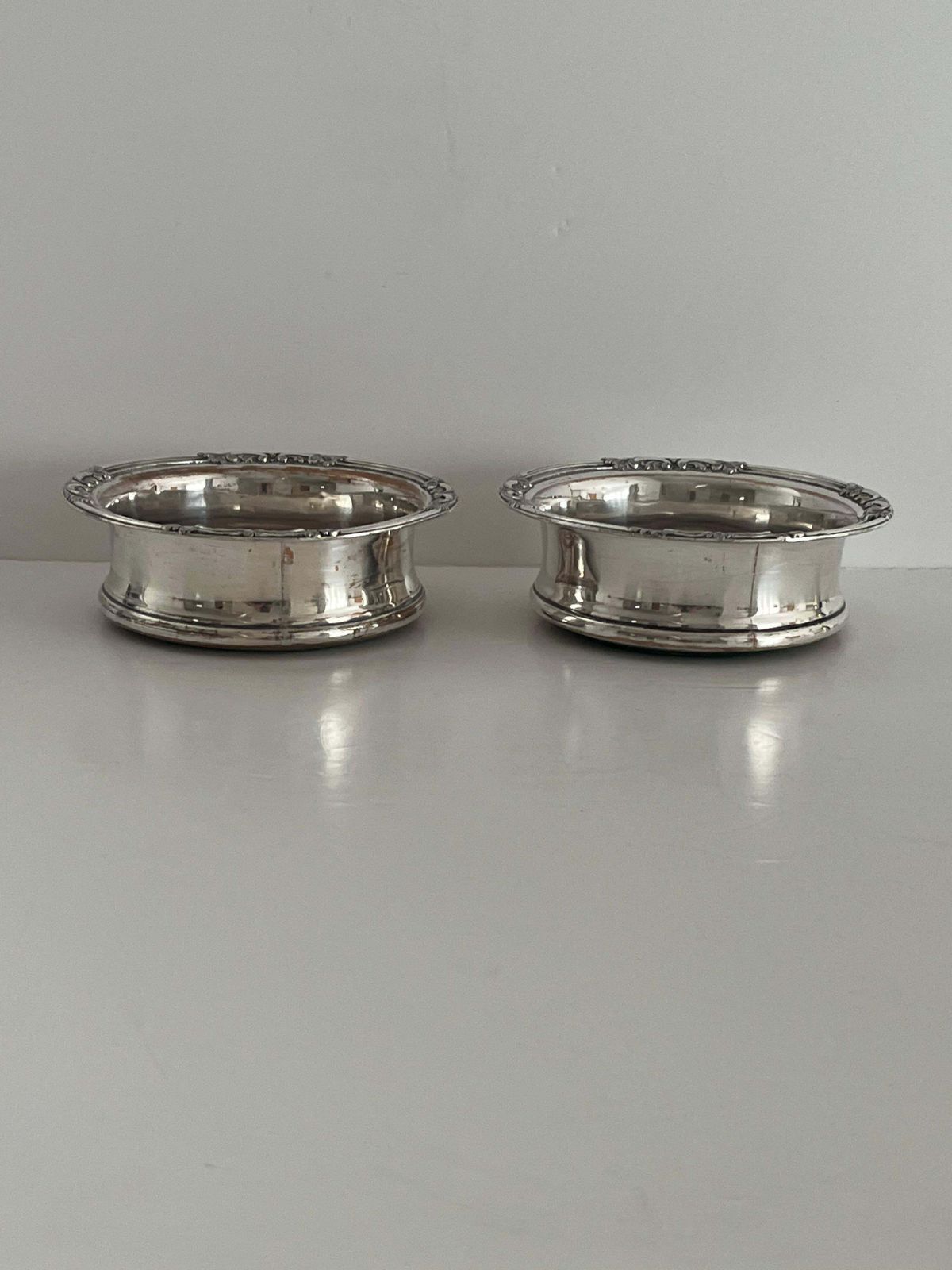 Paar Georgische wijncoasters van zilver en Sheffield plate, ca. 1790 photo Woonaccessoires