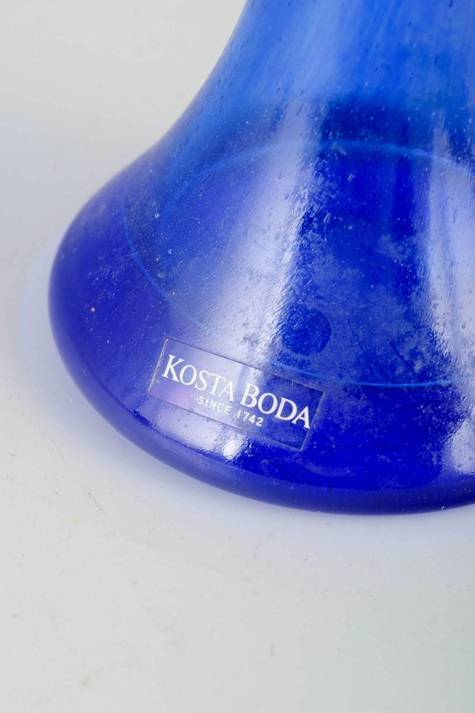 Verre à vin Kjell Engman pour Kosta Boda en verre d'art bleu, années 1980/90. photo Décoration