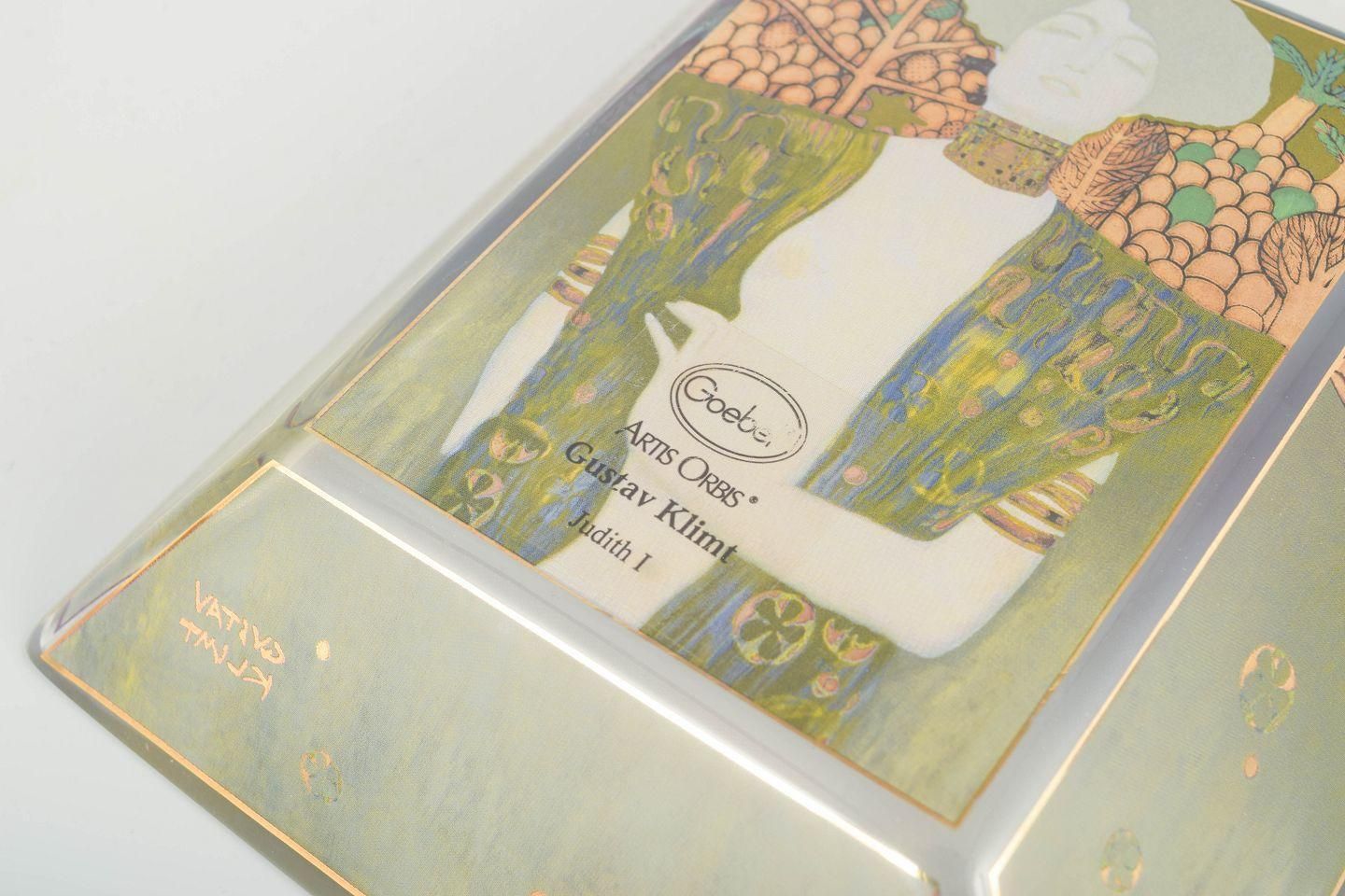 Coupe rectangulaire en verre Goebel, motif Judith I (1901) de Gustav Klimt, années 1980 photo Décoration