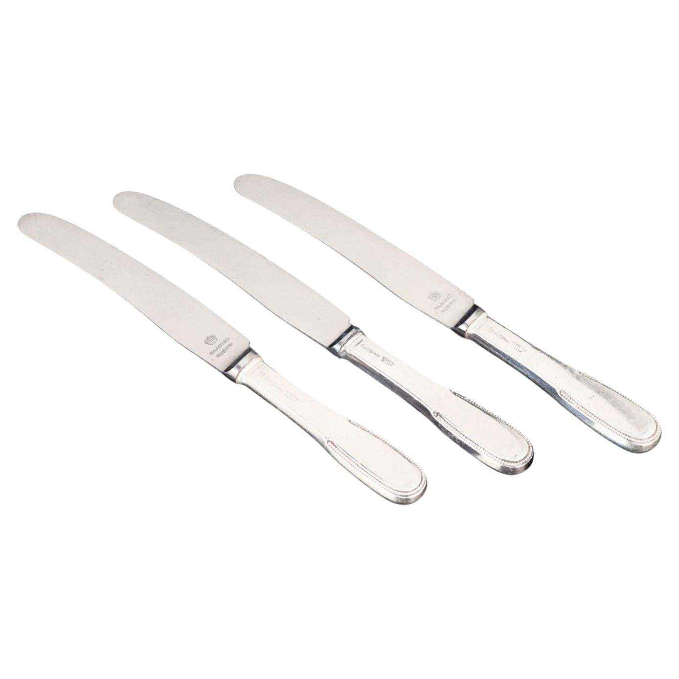 Evald Nielsen. Ensemble de trois couteaux à déjeuner en argent sterling et acier inoxydable.