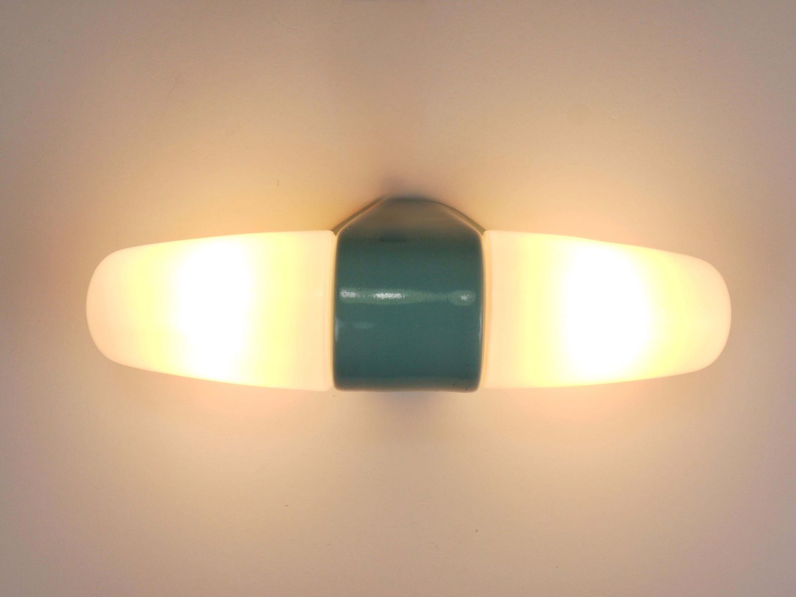 Wilhelm Wagenfeld Bauhaus Turquoise Dubbele Wandlamp, Duitsland, ca. jaren 1950 photo Verlichting