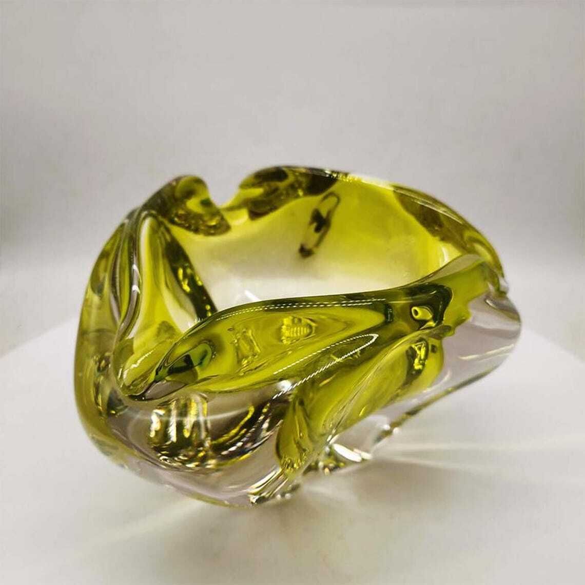 Grand cendrier triangulaire en verre de Murano, années 1950, par Flavio Poli. Fabriqué en Italie. 20 x 17 x 13,5 h cm / 2,8 kg. photo Décoration