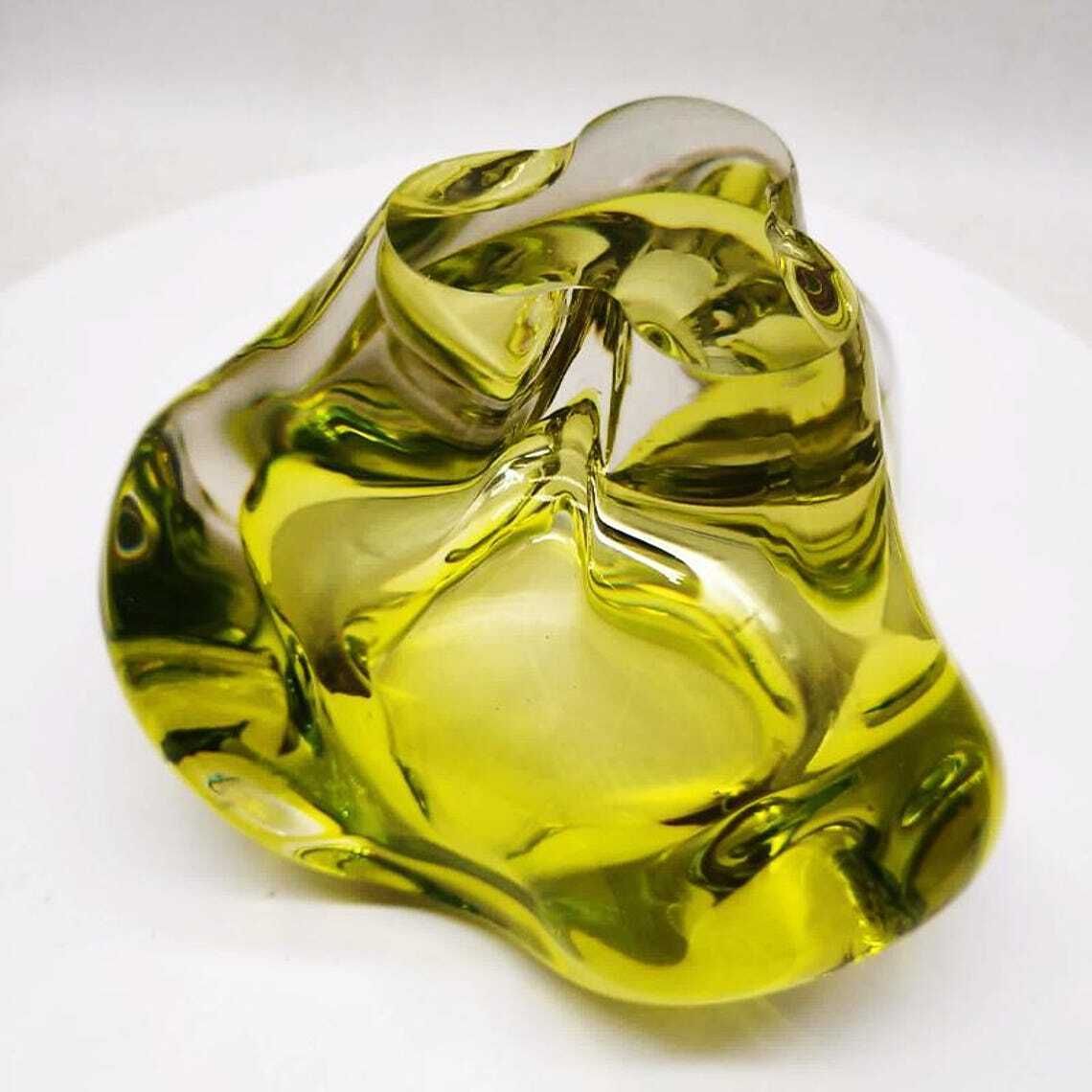photo furniture Grand cendrier triangulaire en verre de Murano, années 1950, par Flavio Poli. Fabriqué en Italie. 20 x 17 x 13,5 h cm / 2,8 kg.