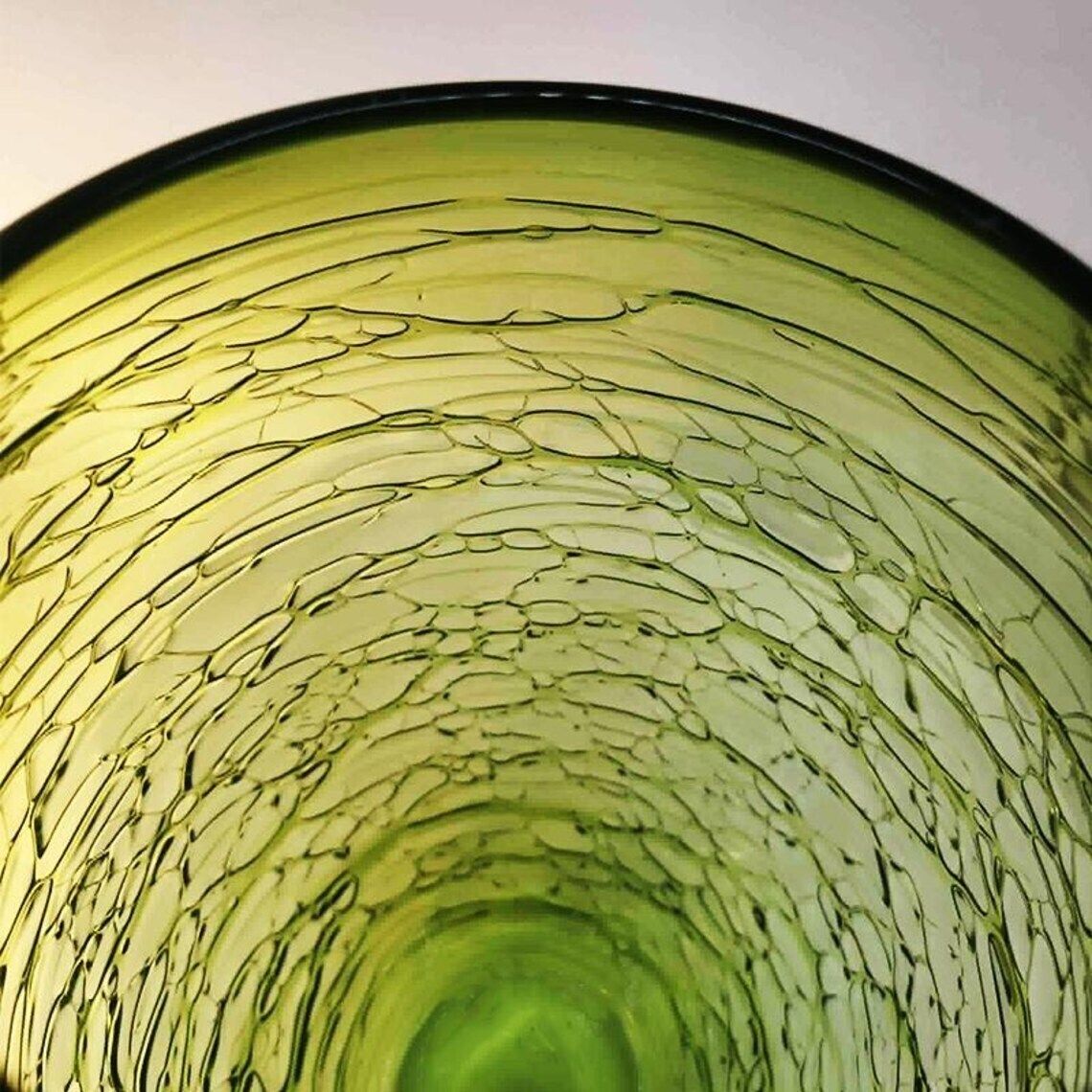 Vase en verre de Murano travaillé à la main, vert, années 1970, Italie. 31 cm H / 12,20 po H. photo buy