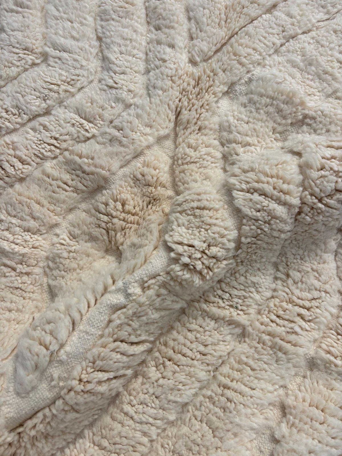 Marokkaans Mrirt-tapijt 150x250 cm – Handgemaakt Berber-tapijt – Luxe ecru wollen tapijt – Minimalistisch Marokkaans tapijt photo Textiel
