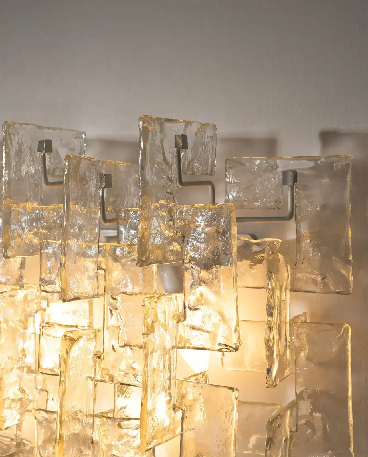 photo furniture Carlo Nason, Sculpturele Wandlamp van Kantglas, jaren 1970
