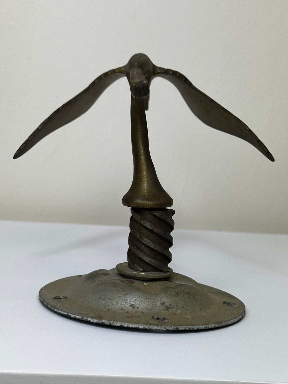 photo vintage Art Deco Britse ooievaar vogel auto-mascotte figurine