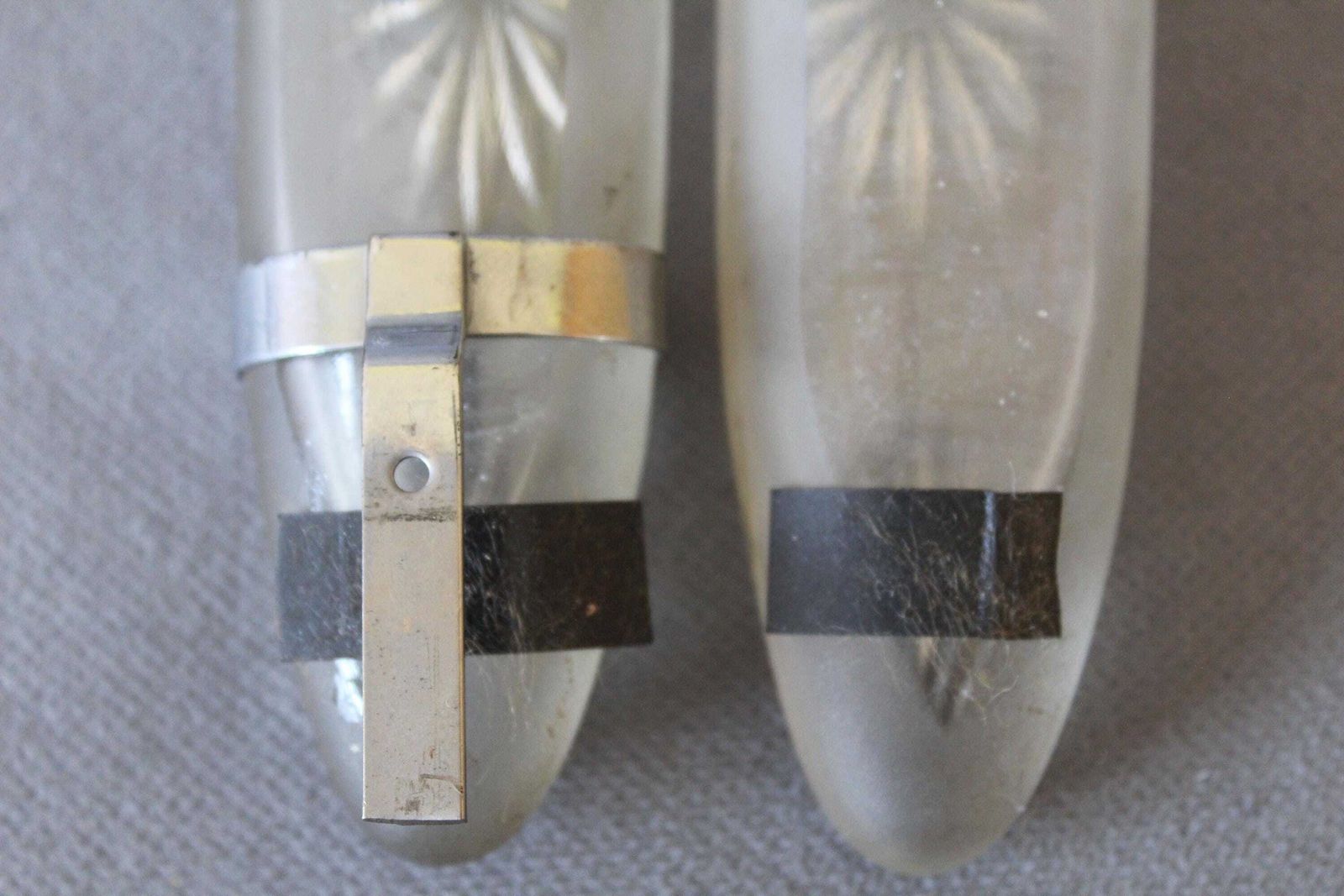158.0 Set van 2 glazen vaasjes voor op het autodashboard, bevroren glas, starburst-motief, inclusief beugels (gedeeltelijk), autovaasjes, klassieke auto/oldtimer photo