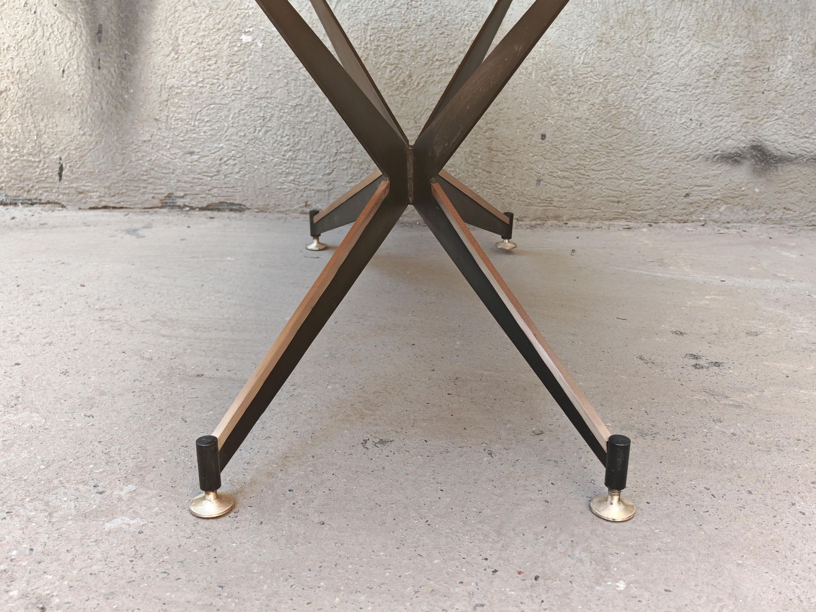 Mid-Century Salontafel in Mahonie, IJzer en Messing, toegeschreven aan Carlo Ratti, Italië photo buy