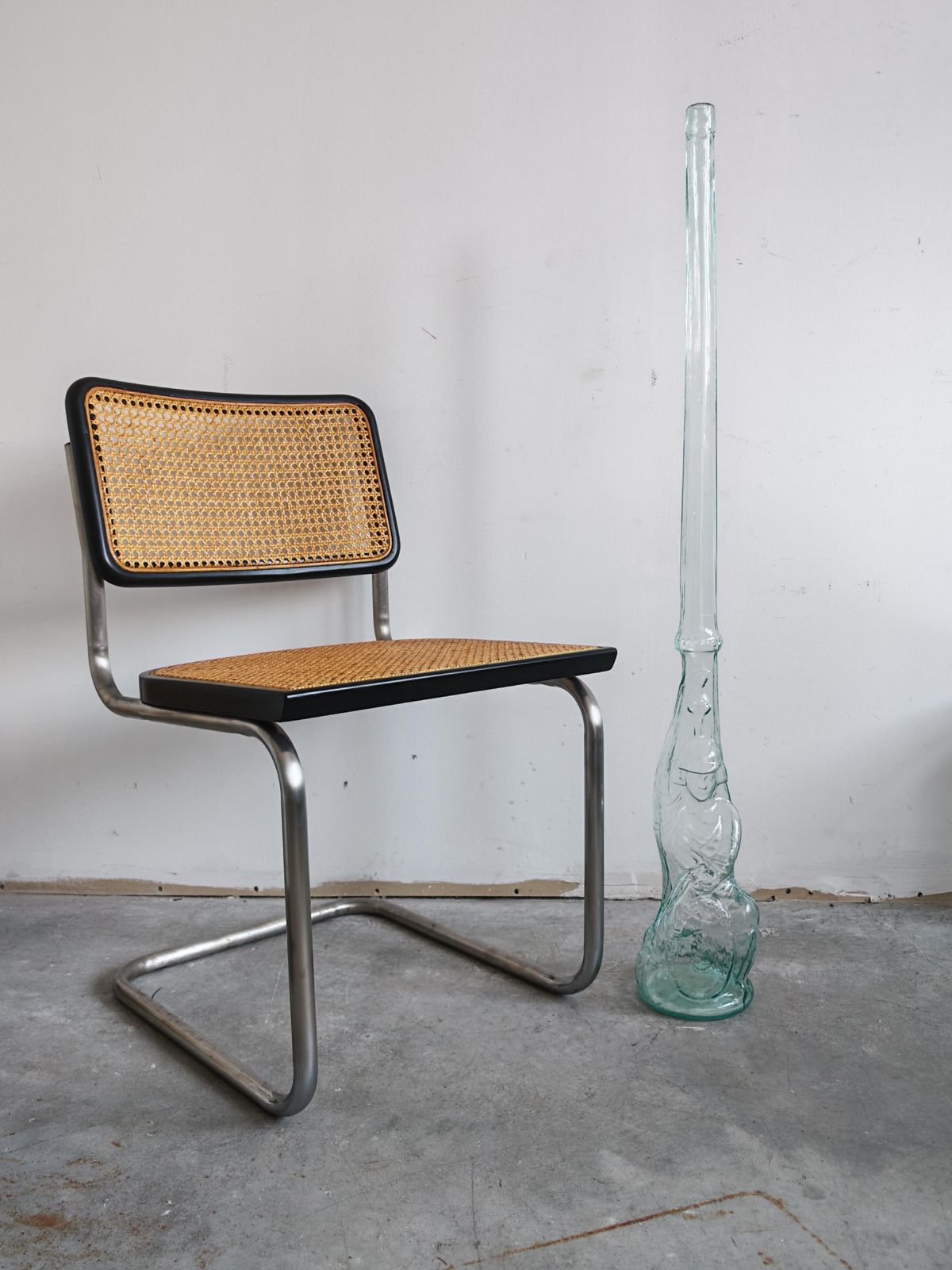Grote art deco figuurvormige fles als art deco danseres, Italië jaren 1920 photo furniture