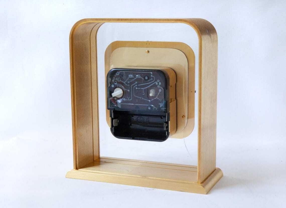 Woonaccessoires Verguld KIENZLE bureauklok – Mid-Century Lucent transparant ontwerp – Duitsland photo