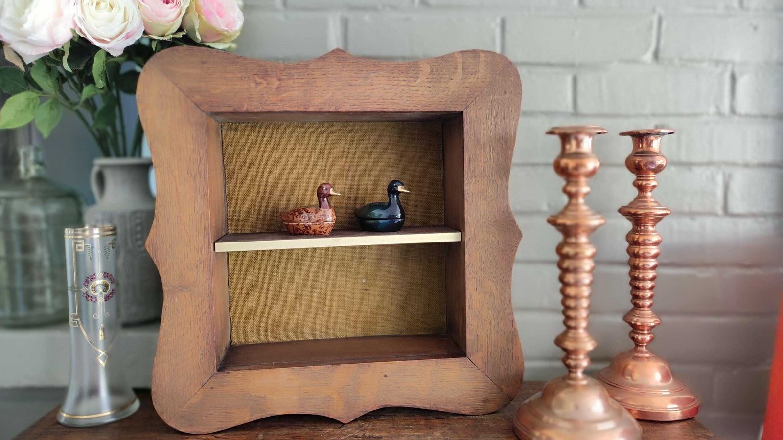 Mobilier Étagère murale vintage française en bois, 2 niveaux, ouverte et décorative photo