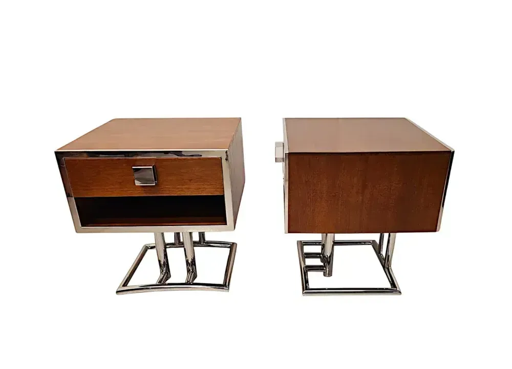 Fraai paar mid-century design bijzettafels of nachtkastjes in walnoot en chroom photo furniture