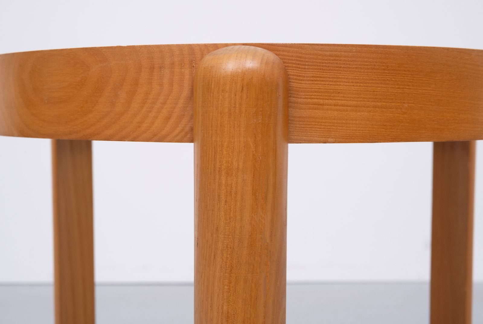 photo furniture Porada Arredi bijzettafels in beukenhout met gerookt glas, jaren 1970, Italië